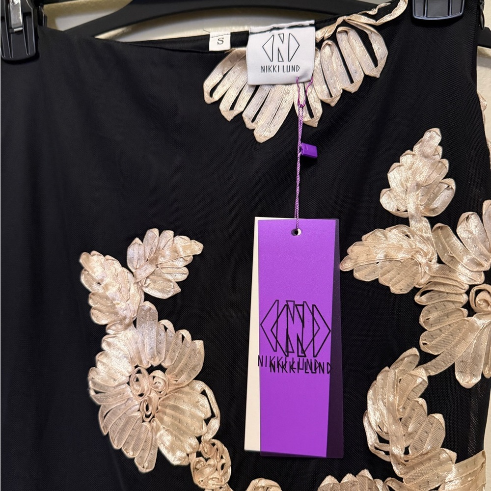 Elegant Black Floral Women's Skirt - Picture 3 of 3